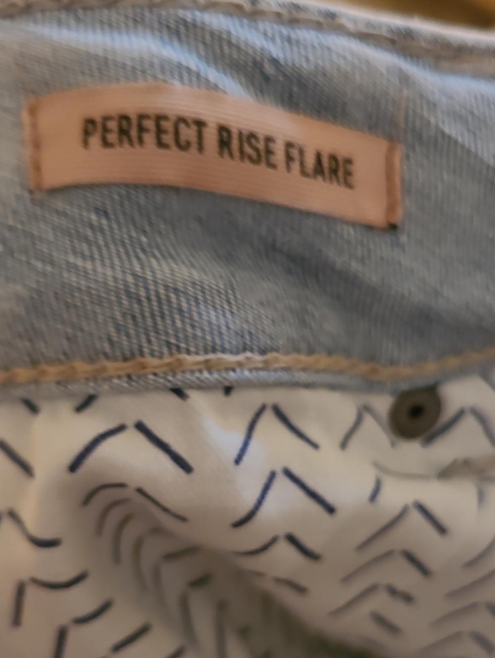 Ariat Perfect Rise Flare Jimena Jean In Snowland Light Wash Raw Hem - Picture 6 of 17